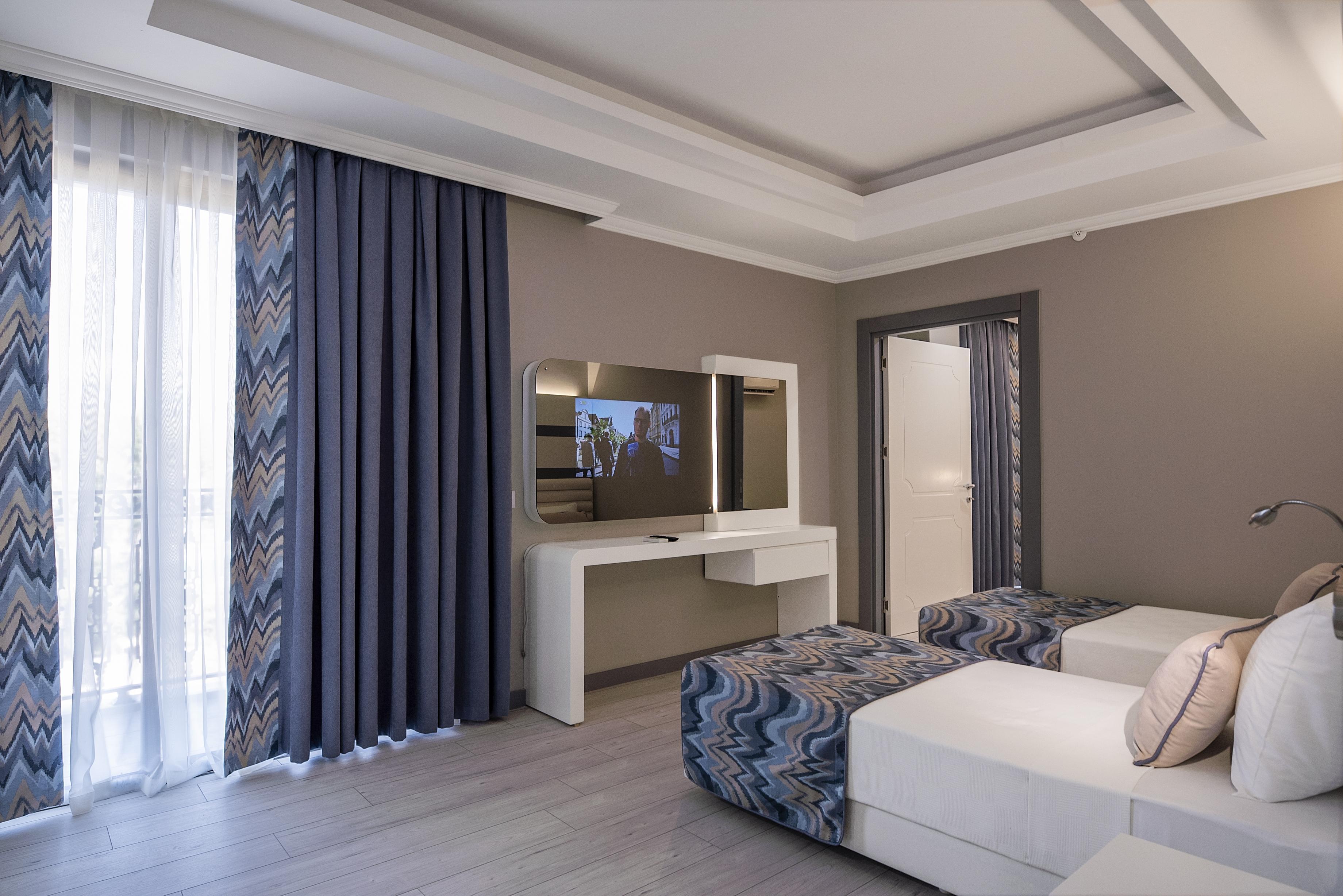 Blue Marlin Deluxe Spa & Resort Конаклы Экстерьер фото A room at the hotel