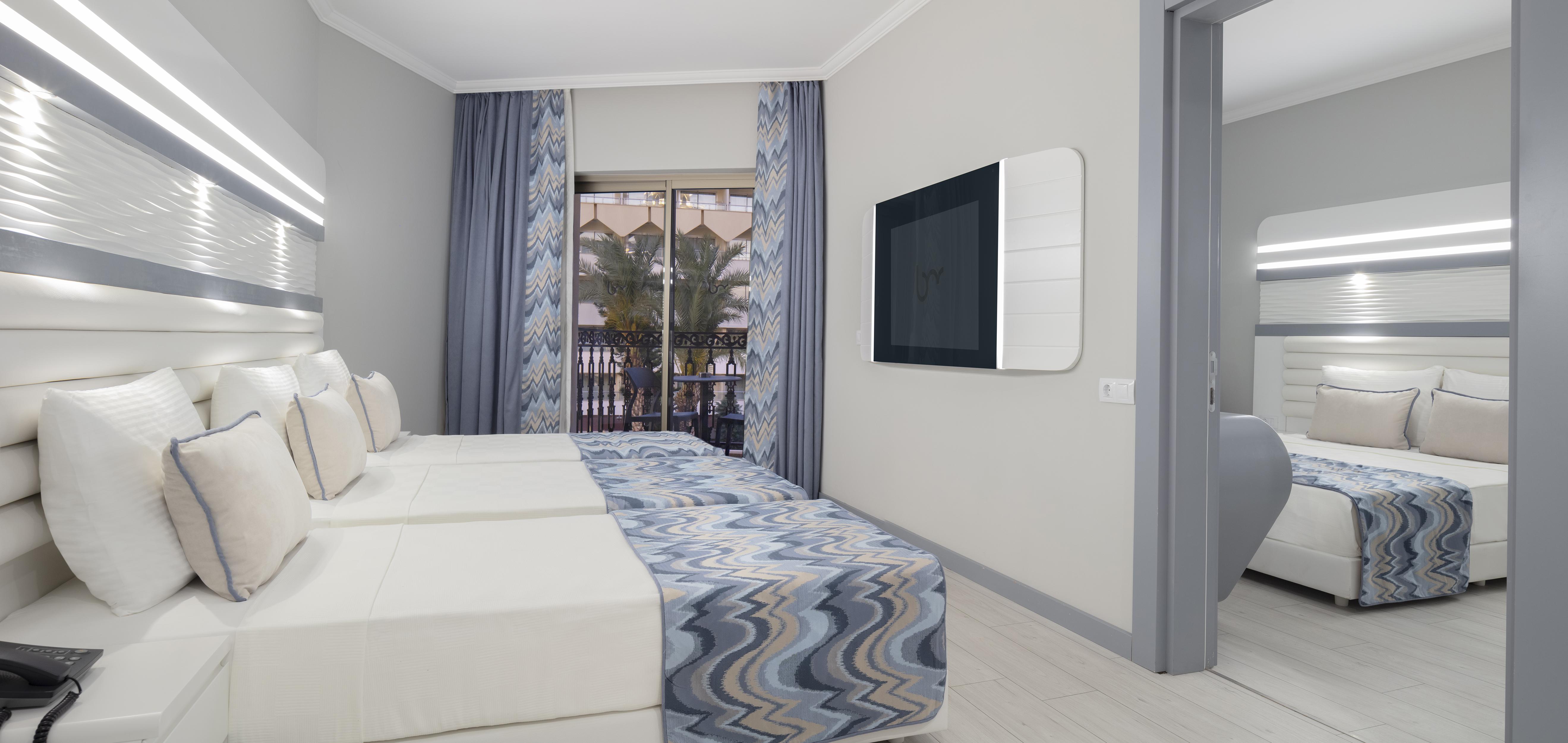 Blue Marlin Deluxe Spa & Resort Конаклы Экстерьер фото A room at the hotel