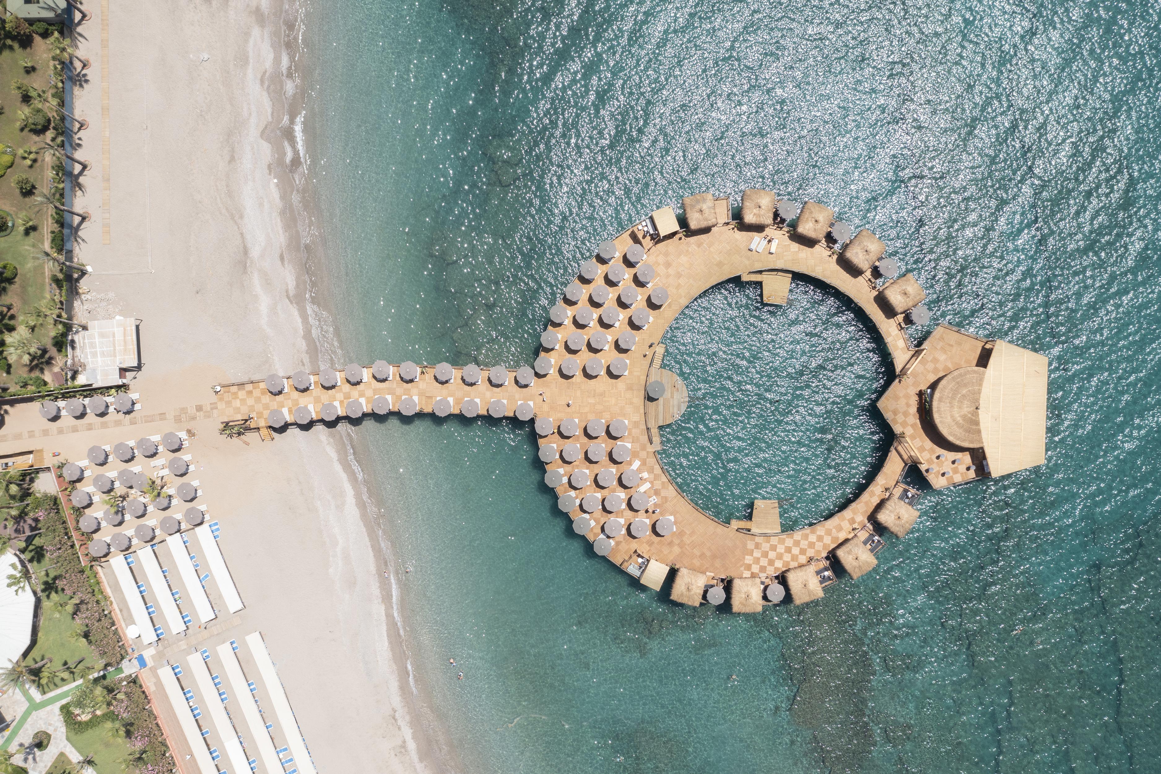 Blue Marlin Deluxe Spa & Resort Конаклы Экстерьер фото Aerial view of the pier